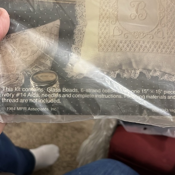 New, Cross-Stitch Pattern Kit, Counted Breaded Embroidered, Pillow Cases, White - Picture 5 of 7